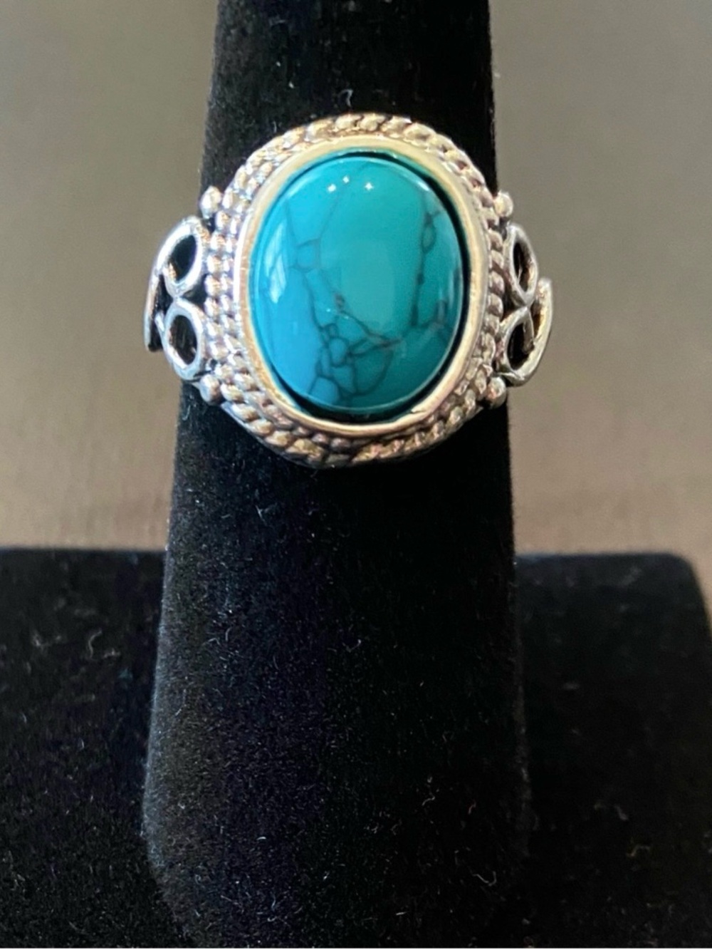 New oval faux turquoise ring Sz.6